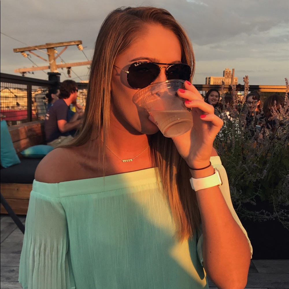 Meet your Posher, Lauren